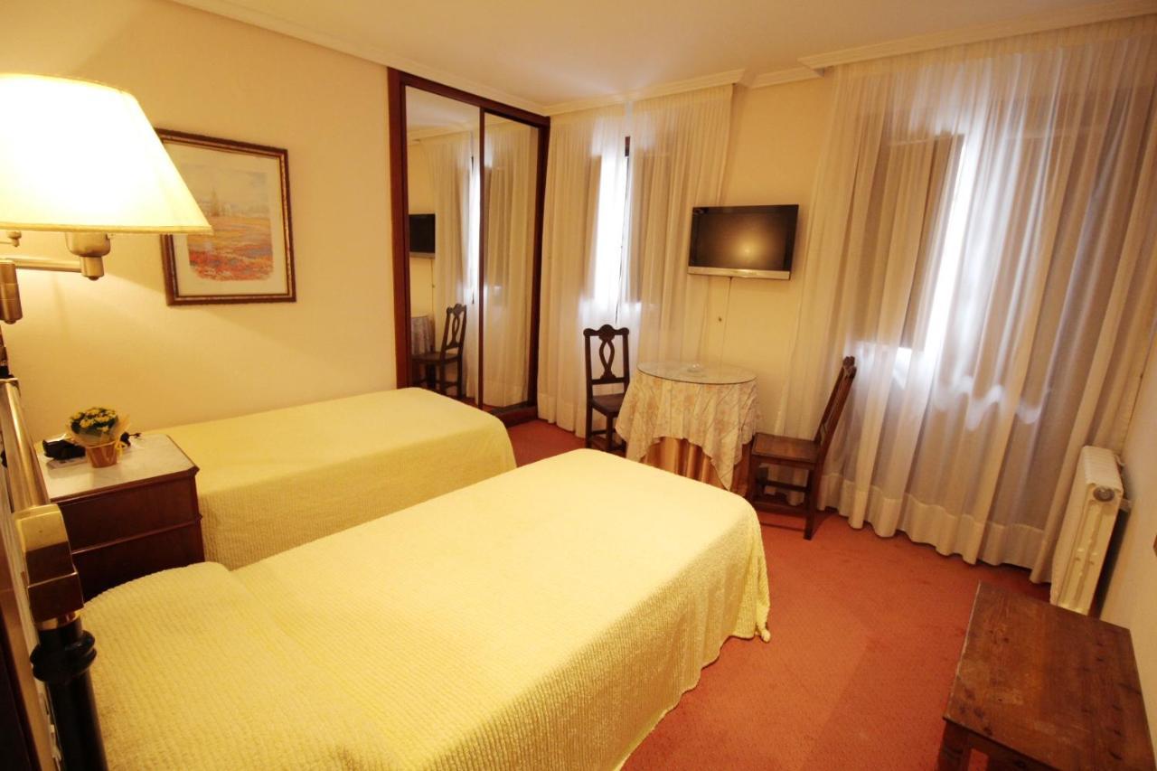 Hotel Santillana Santillana del Mar Esterno foto