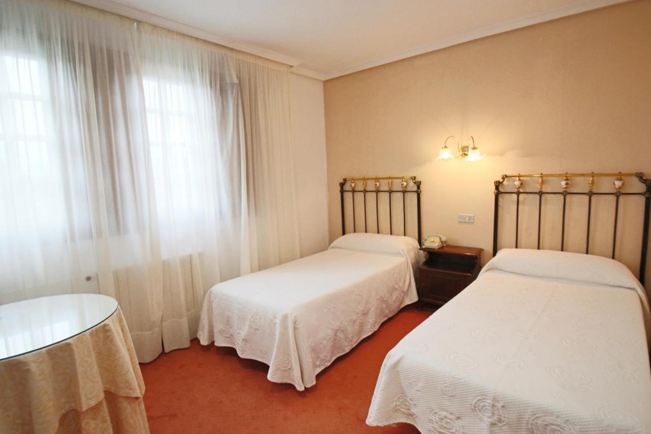 Hotel Santillana Santillana del Mar Esterno foto
