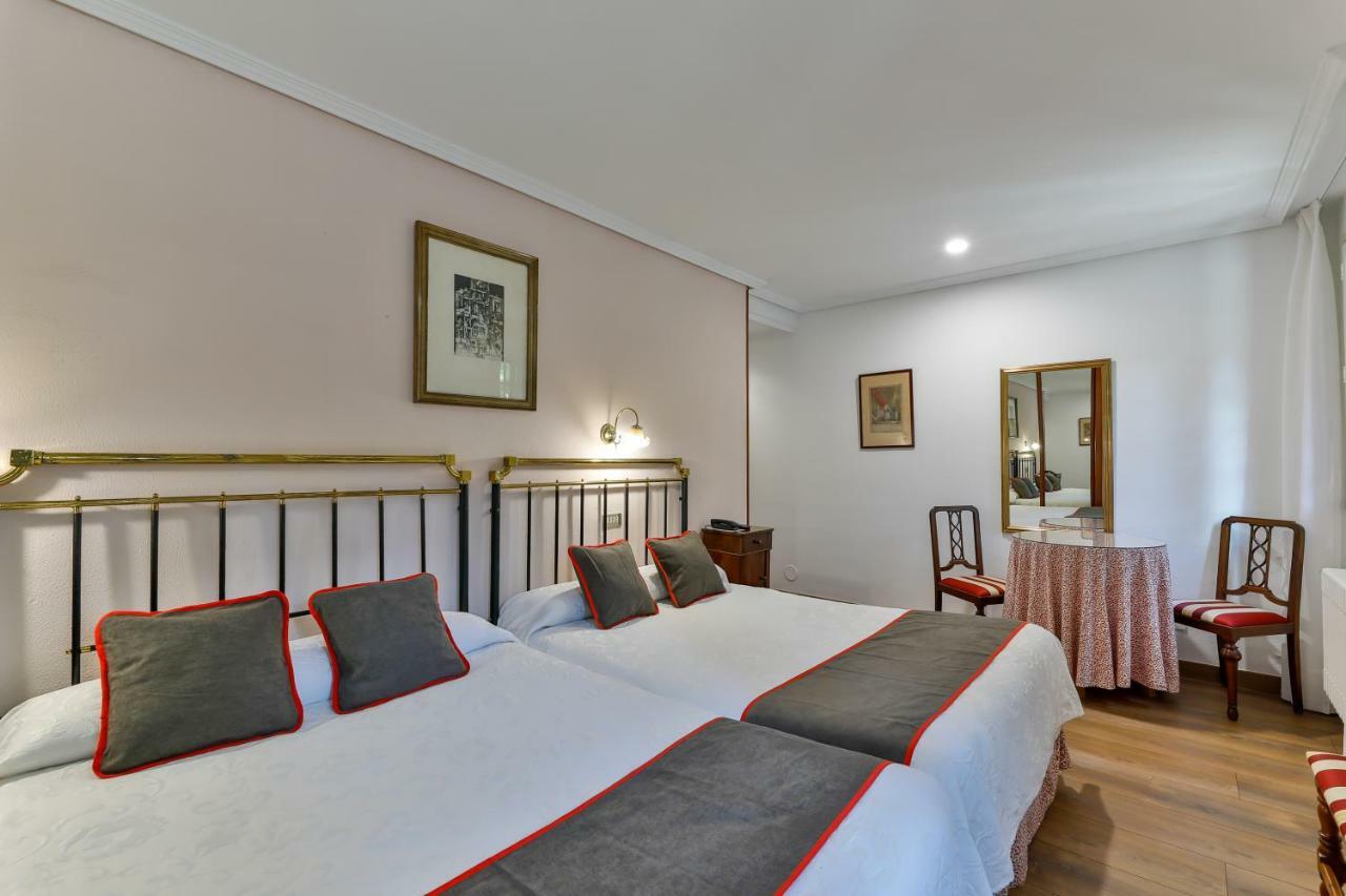 Hotel Santillana Santillana del Mar Esterno foto