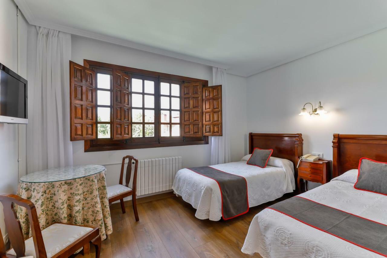 Hotel Santillana Santillana del Mar Esterno foto